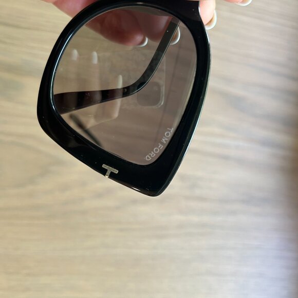 Tom Ford black sunglasses Gianna-02 TF609 main image 8